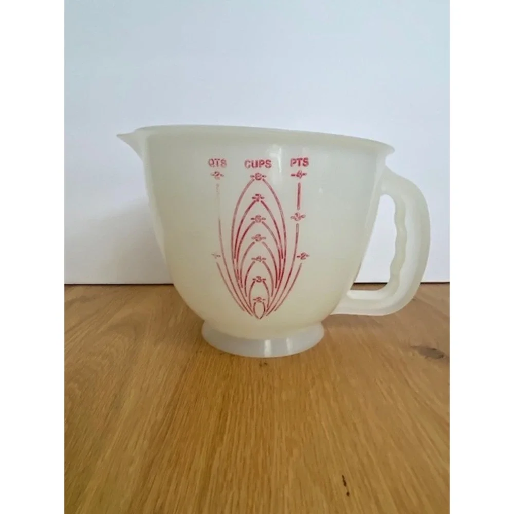 Tupperware Mix N Stor Measuring Pitcher 8 Cup White Good Vintage Red Graphics